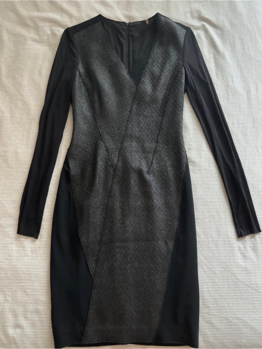 Elie Tahari Black Long-Sleeve V-Neck Sheath Dress